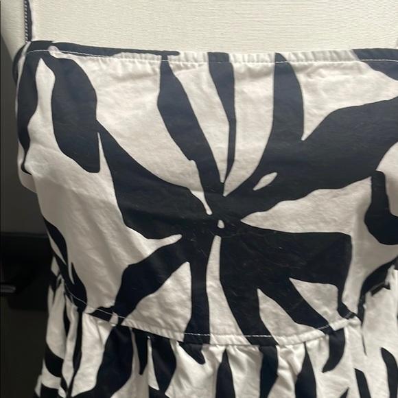 Free Asembly Black and White Floral Women's Top - Picture 3 of 8